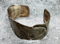 ヴィンテージ　銀製カフブレスレット(彫刻模様)