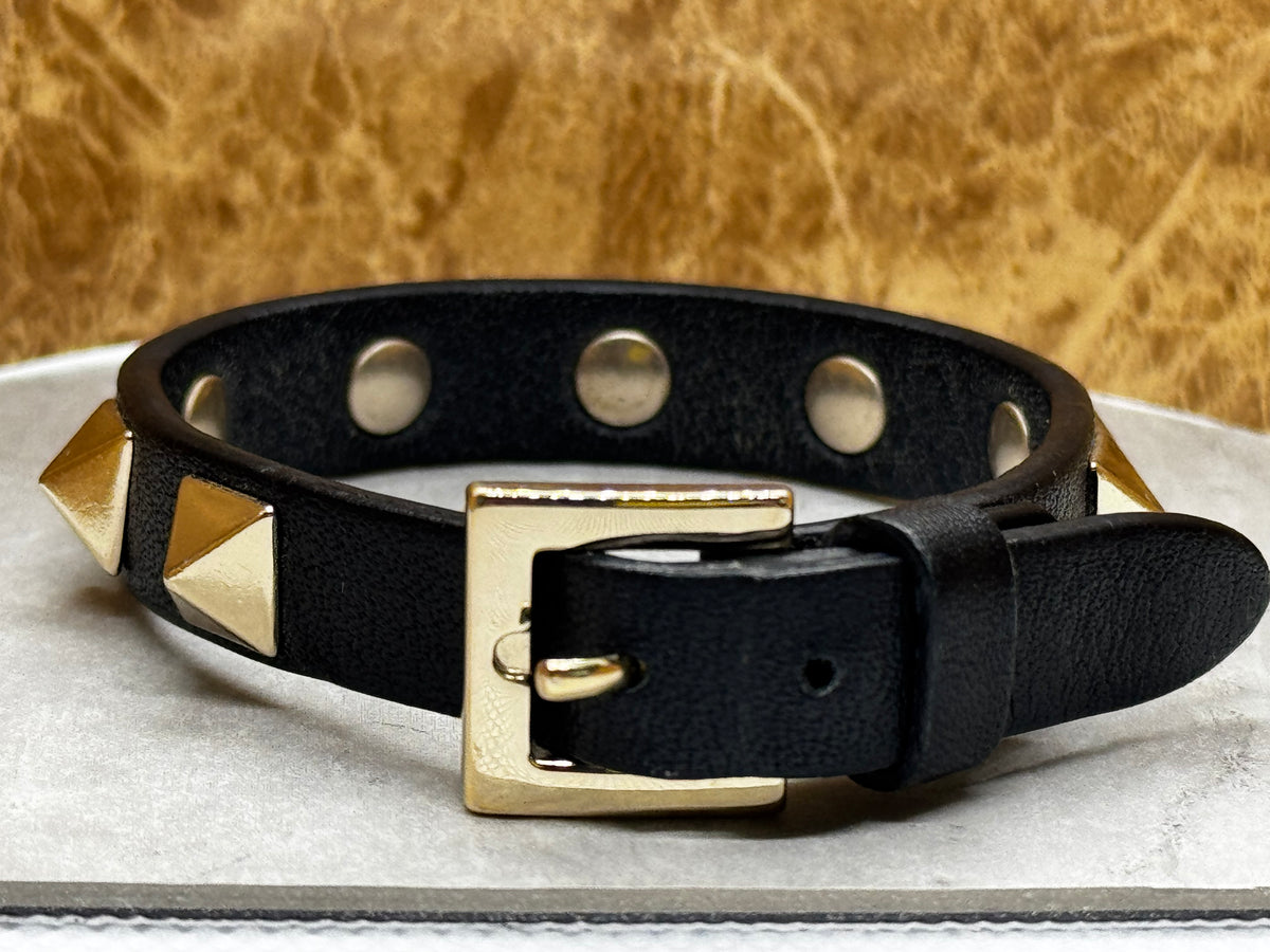 valentino garavani （ヴァレンティノ ガラヴァーニ） スタッズ ブレス ブレスレット・バングル